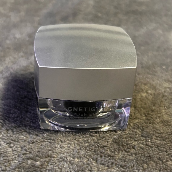 DR. BRANDT MAGNETIGHT AGE-DEFIER SKIN RECHARGING MAGNET MASK 0.6 OZ New! - Picture 3 of 4